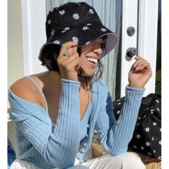 NEW Alice + Olivia By Stacey Bendet Reversible Bucket Hat Multicolor Daisy White - Picture 1 of 10
